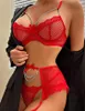 Conjunto de lencería de 3 piezas, color rojo, con detalles Vista previa de la imagen del producto 3
