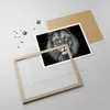 Gerahmtes Poster - Rahmen in heller Eiche - Porträt Löwe Produktbild-Vorschau 4