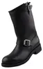 Auf dem Bild ist ein schwarzer Stiefel abgebildet der von der Seite betrachtet wird. Der Stiefel hat ein schlichtes Design mit einer glatten Oberfläche und einer robusten Sohle.