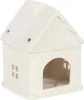 A white ceramic oil burner shaped like a gingerbread house. Voir les images du produit