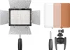 A product shot of a Yongnuo YN160 III LED light and accessories against a white background. Voir les images du produit