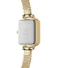 The back of a gold-colored watch with a mesh band. Voir les images du produit