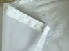A close-up view of the top corner of a white mesh curtain, showing the universal hanging band. Produktbild-Vorschau