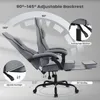 A grey gaming chair is shown with various features highlighted by text and diagrams. Produktbild-Vorschau