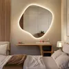 LED Designspiegel 77×76,6 cm – Großer, organischer Produktbild-Vorschau 1