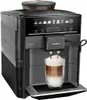 A Siemens coffee machine is shown in operation, brewing a latte macchiato into a glass. Produktbild-Vorschau