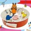 A cartoon scene of a mouse, an elephant, and a duck celebrating around a birthday cake inside a springform pan. Produktbild-Vorschau