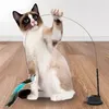 A cat is playing with a toy bird attached to a flexible rod with a suction cup base. Voir les images du produit