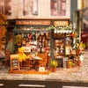 A miniature diorama of a street scene featuring a bistro and restaurant. Voir les images du produit