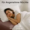 A woman sleeping peacefully in bed. Produktbild-Vorschau