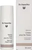 A product shot of a Dr. Hauschka Regenerating Hand Cream bottle and its packaging. Produktbild-Vorschau