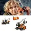 A boy holding a LEGO Technic Hubarbeitsbühne, with other LEGO Technic models shown below. Anteprima dell’immagine prodotto