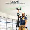 A man is using a laser level to position a drill on the ceiling, with green laser lines projected onto the ceiling. Produktbild-Vorschau