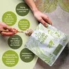A hand holding a scoop of vegan protein powder over a bag of the product, with informational circles around it. Anteprima dell’immagine prodotto