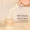 A hand is pouring a white powder from a sachet into a glass of liquid. Produktbild-Vorschau