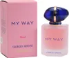 Giorgio Armani My Way Floral Eau de Parfum mit roséfarbenem Flakon und dunkelblauer Kappe, daneben die pinke Verpackung mit Logo und Details. Produktbild-Vorschau