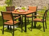 A patio dining set with a table and chairs is set up on a lawn with a stone wall in the background. Anteprima dell’immagine prodotto