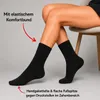 Person trägt schwarze Diabetikersocken mit elastischem Komfortbund und flacher Fußspitze
 Produktbild-Vorschau