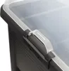 A close-up view of the corner of a transparent plastic container lid with a black handle and latch. Náhled obrázku produktu