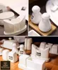 Set de salière et poivrière Wilmax en porcelaine blanche Voir les images du produit 6
