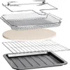 An exploded view of various accessories for a mini oven, including a rotisserie spit, air fryer basket, pizza stone, wire rack, and drip pan. Anteprima dell’immagine prodotto