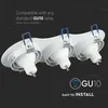 A close-up, angled view of a white, three-bulb GU10 light fixture against a dark background, with text overlays highlighting features. Podgląd zdjęcia produktu