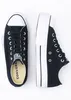 A pair of black Converse platform sneakers shown from a top-down perspective against a white background. Voir les images du produit