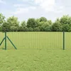 A green wire fence in a grassy field with trees in the background. Voir les images du produit