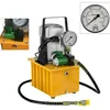 A hydraulic pump with a pressure gauge and hose, shown against a white background with an inset close-up of the pump mechanism. Podgląd zdjęcia produktu