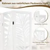 Close-up view of a white room divider with a leaf pattern, highlighting its frame and panel construction. Anteprima dell’immagine prodotto