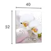 A close-up of white orchids with water droplets on a reflective surface, with dimensions indicated. Voir les images du produit
