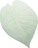 A light green leaf-shaped rug. Produktbild-Vorschau