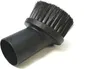 A black vacuum cleaner brush attachment is shown against a white background. Voir les images du produit