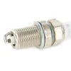 Close-up view of the threaded end of a spark plug. Voir les images du produit