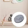 A close-up view of a gray felt pad, with a blurred background of a child's room. The room features a small wooden table, stuffed koalas, and a pink vase. Produktbild-Vorschau