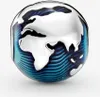A close-up studio shot of a Pandora clip charm shaped like a globe. Podgląd zdjęcia produktu