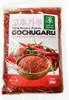 A bag of Gochugaru chili pepper flakes with a picture of chili peppers and a bowl of the product. Anteprima dell’immagine prodotto