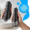 A hand holding a black and gray water flosser with a close-up inset showing the controls and indicator lights. A blue graphic with a gear and arrows is in the background. Voir les images du produit