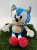 A Sonic the Hedgehog plush toy sitting on a patch of artificial grass. Produktbild-Vorschau