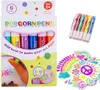 Popcorn-Stifte 6er-Packung mit bunten Stiften und Beispielen für flauschige Kunstwerke, darunter ein Regenbogen und ein Peace-Zeichen Voir les images du produit