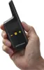 A hand holding a black Motorola walkie-talkie. Podgląd zdjęcia produktu