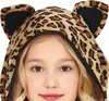 Nahaufnahme der Kapuze mit kleinen Katzenohren im Leo-Look. Produktbild-Vorschau