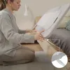 A woman is kneeling on the floor next to a bed, holding a bed rail. A close-up inset shows the attachment mechanism of the bed rail. Anteprima dell’immagine prodotto