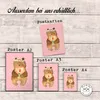 Mr. & Mrs. Panda Bild Bär Kommunion DIN A2 - Rot Pastell - Produktbild-Vorschau 3