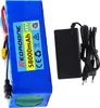 A blue battery pack and a black power adapter are displayed on a white background. Voir les images du produit