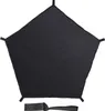 A black pentagonal climbing net with loops at each corner, and a separate black strap lying below it. Anteprima dell’immagine prodotto