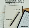 A Kobo Stylus 2 pen is shown on a notebook next to an e-reader. Produktbild-Vorschau