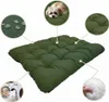 A green dog bed with inset images showing its features. Anteprima dell’immagine prodotto