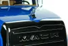 Close-up of the front grille and hood ornament of a blue Mack truck. Podgląd zdjęcia produktu