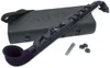 A black hybrid wind instrument and its case are displayed on a white background. Anteprima dell’immagine prodotto